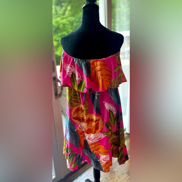 Perfect summer strapless dress! - Picture 2 of 2